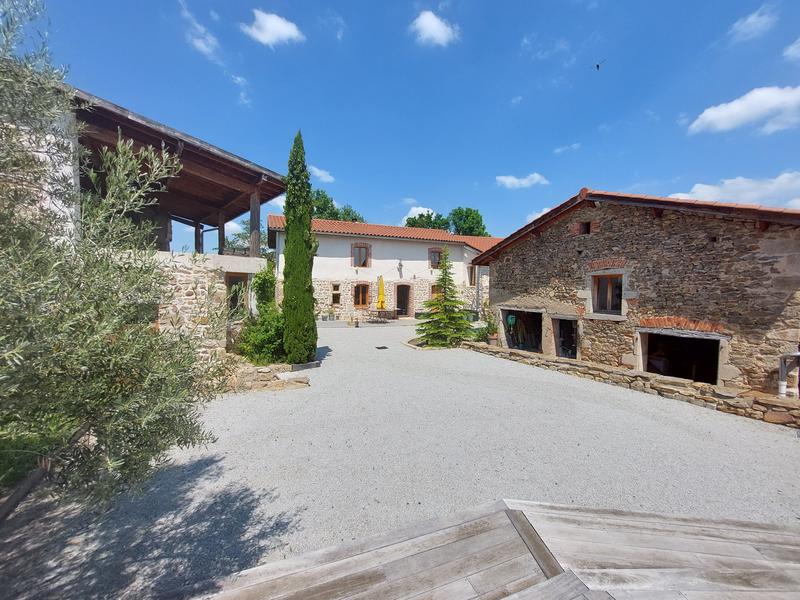 Maison - 240 m² - 5 pièces