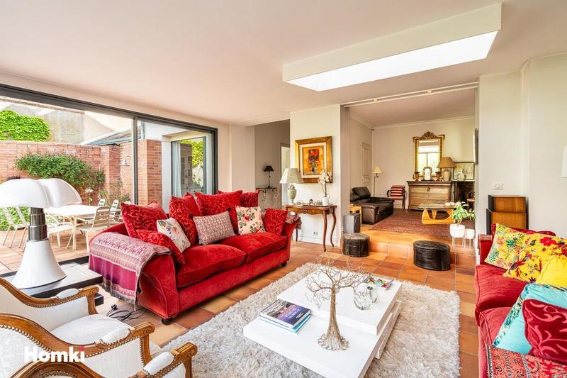 Maison - 252 m² - 11 pièces