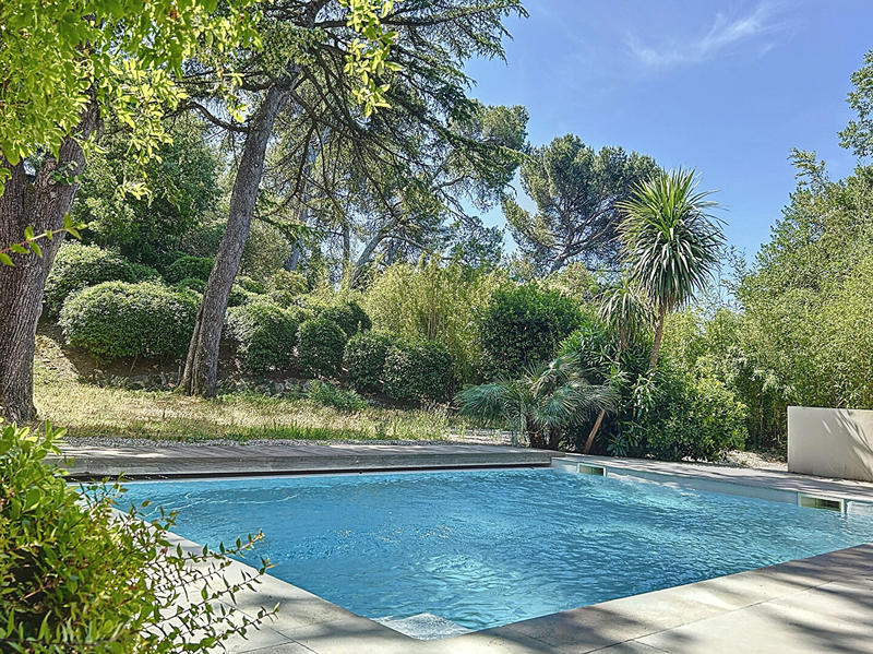 Maison - 207 m² - 8 pièces