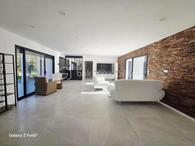 Maison - 176 m² - 5 pièces