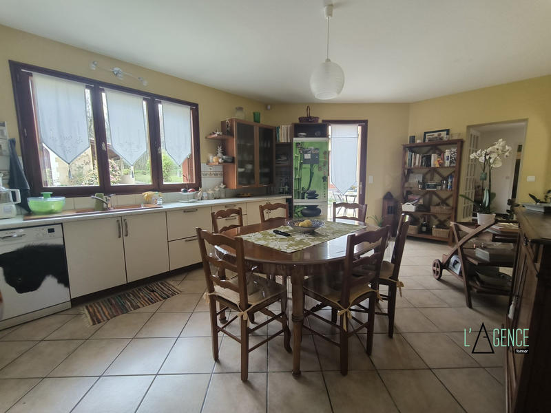 Maison traditionnelle - 287 m² - 9 pièces