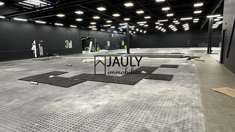 Local commercial - 2 800 m²