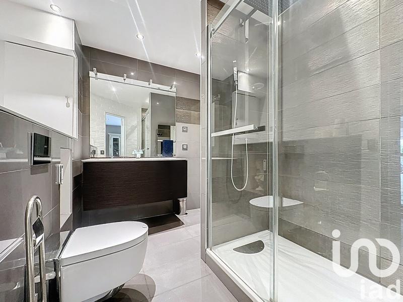 Maison - 250 m² - 8 pièces