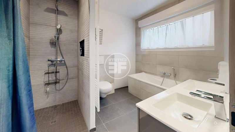 Maison - 250 m² - 7 pièces