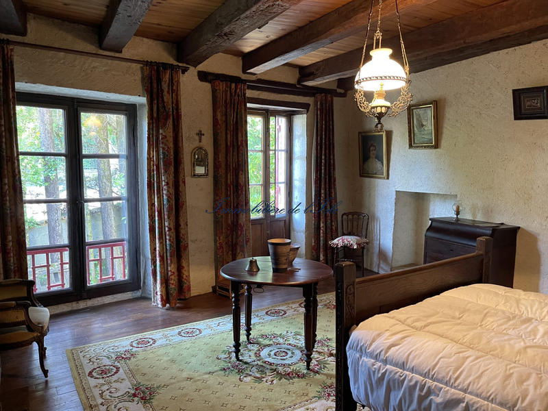 Maison - 320 m² - 8 pièces