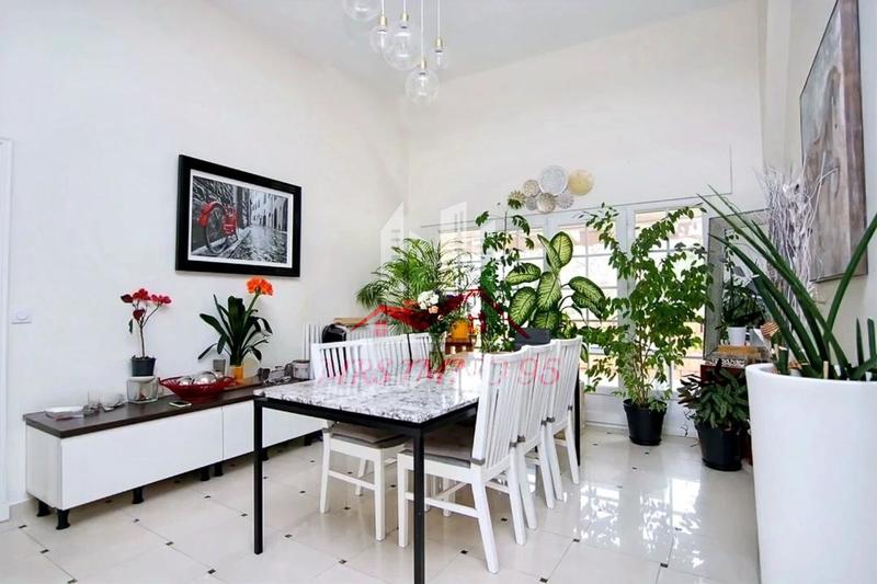 Propriété - 389 m² - 8 pièces