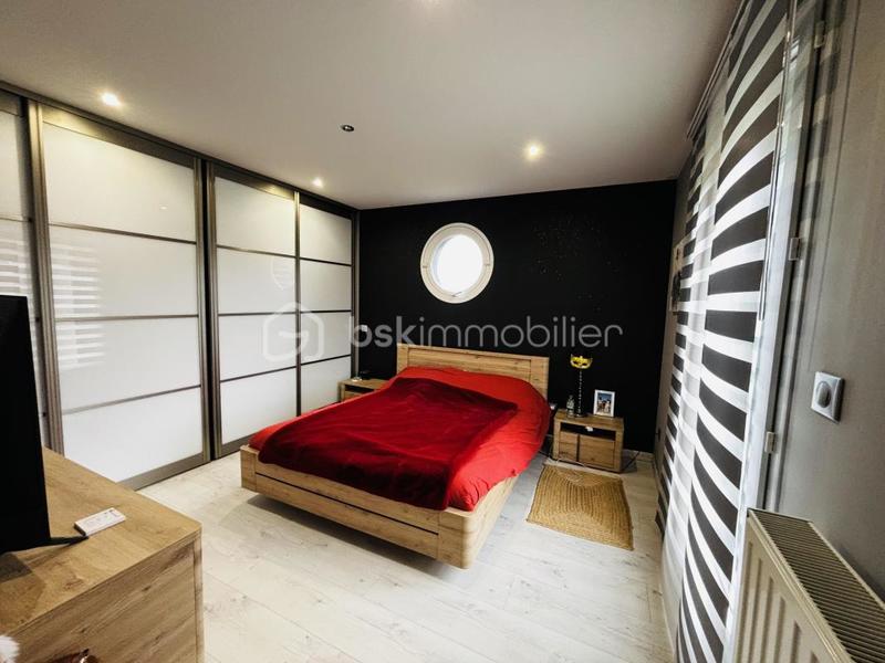 Maison - 220 m² - 6 pièces