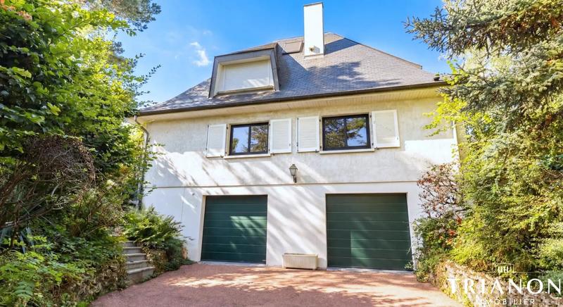 Maison - 307 m² - 10 pièces