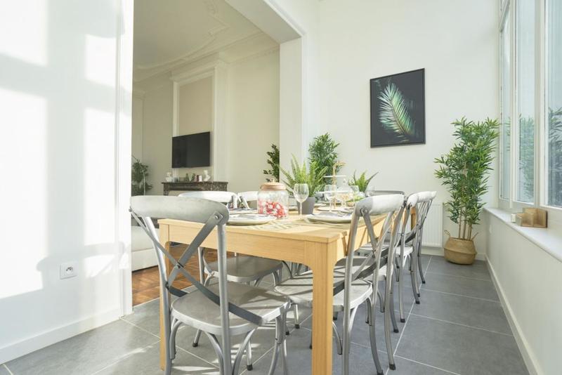 Maison - 233 m² - 11 pièces