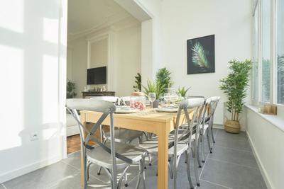 Maison - 233 m² - 11 pièces