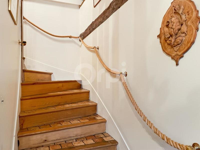 Propriété - 236 m² - 6 pièces