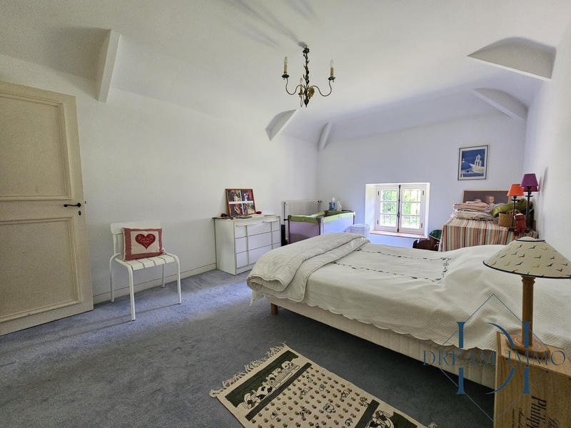 Maison - 420 m² - 11 pièces