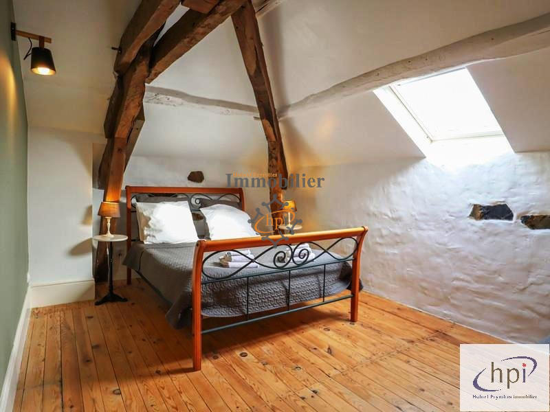 Maison - 328 m² - 12 pièces