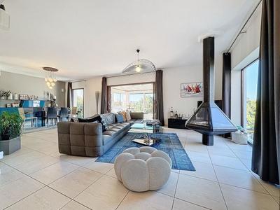 Maison - 213 m² - 5 pièces