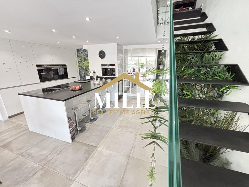 Appartement - 133 m² - 4 pièces