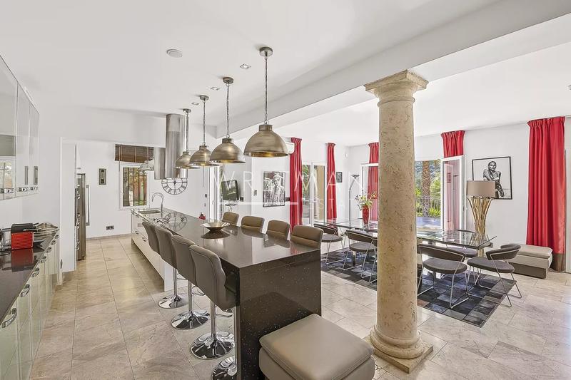 Villa - 440 m² - 10 pièces