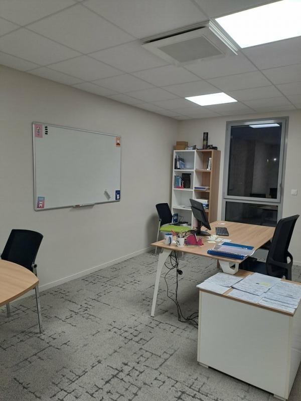 Bureau - 196 m²