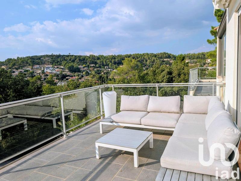 Maison - 230 m² - 8 pièces