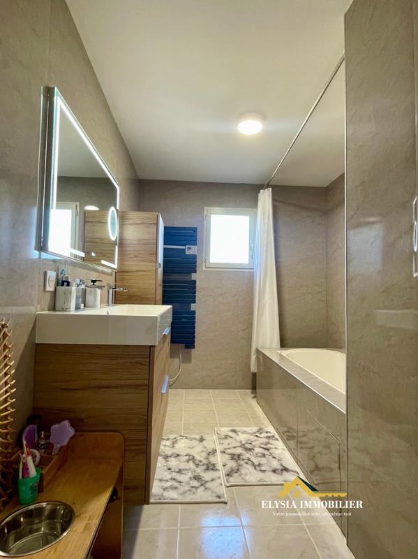 Maison - 88 m² - 4 pièces