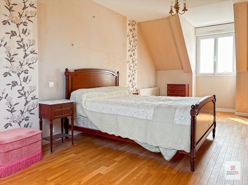 Maison - 213 m² - 8 pièces