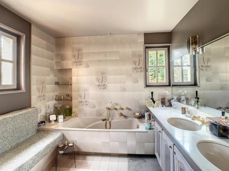 Maison - 225 m² - 9 pièces