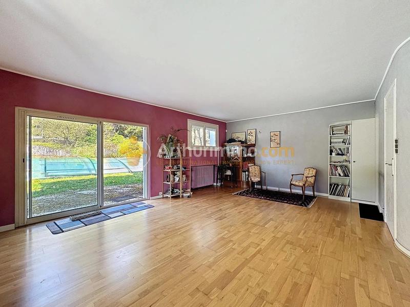 Maison - 285 m² - 8 pièces