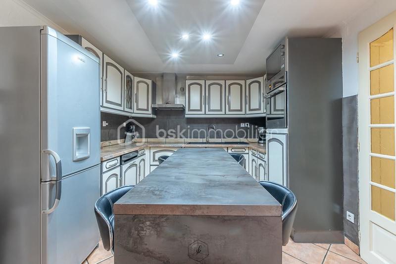 Maison - 180 m² - 8 pièces