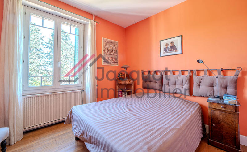 Maison - 211 m² - 10 pièces