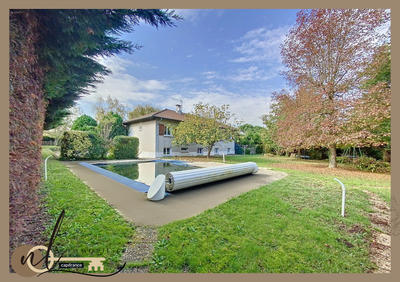 Maison - 200 m² - 8 pièces