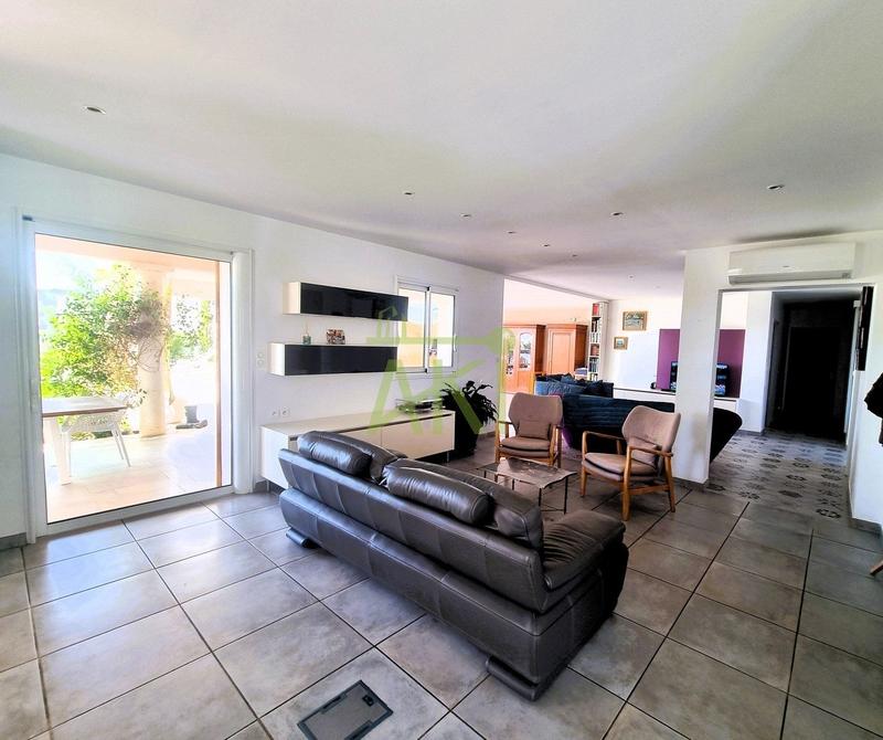 Maison - 376 m² - 7 pièces