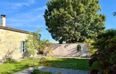 Maison - 241 m² - 8 pièces