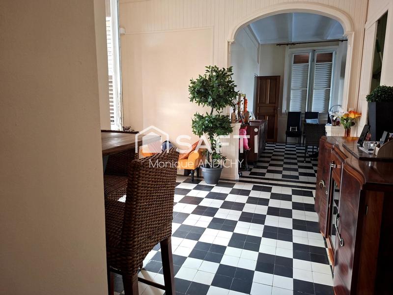 Maison - 158 m² - 9 pièces