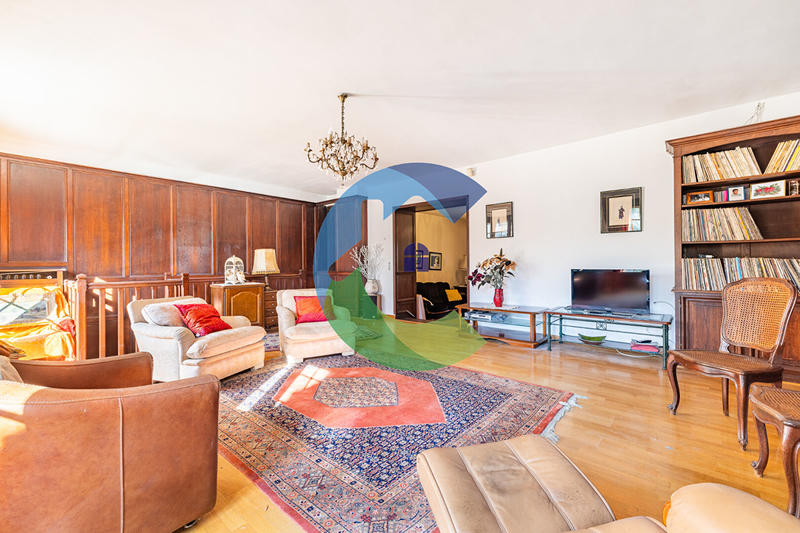 Maison - 195 m² - 7 pièces