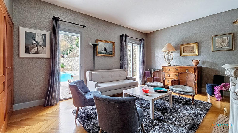 Maison - 226 m² - 8 pièces