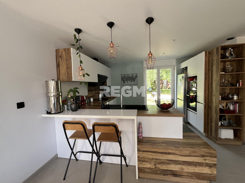 Maison - 200 m² - 7 pièces