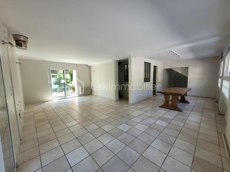 Demeure - 202 m² - 8 pièces