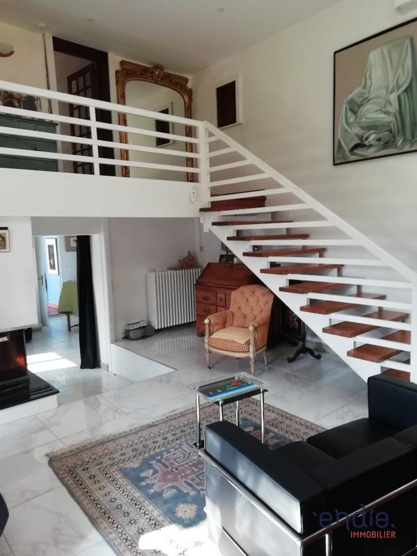 Maison - 212 m² - 7 pièces