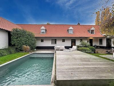 Maison - 334 m² - 7 pièces