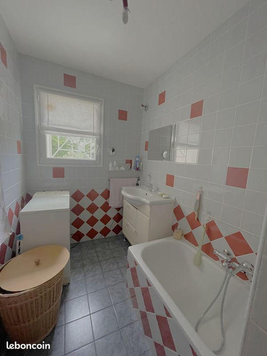 Maison - 221 m² - 8 pièces