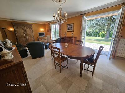 Maison - 180 m² - 9 pièces