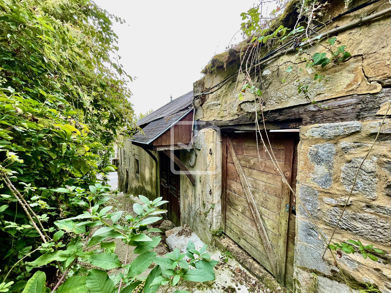 Maison - 540 m² - 9 pièces