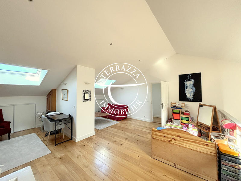 Duplex - 199 m² - 9 pièces