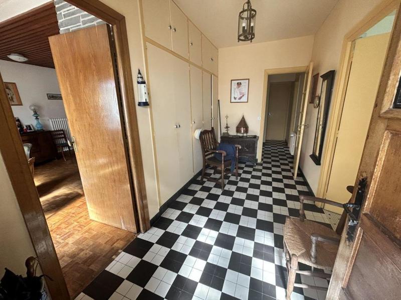 Maison - 208 m² - 10 pièces