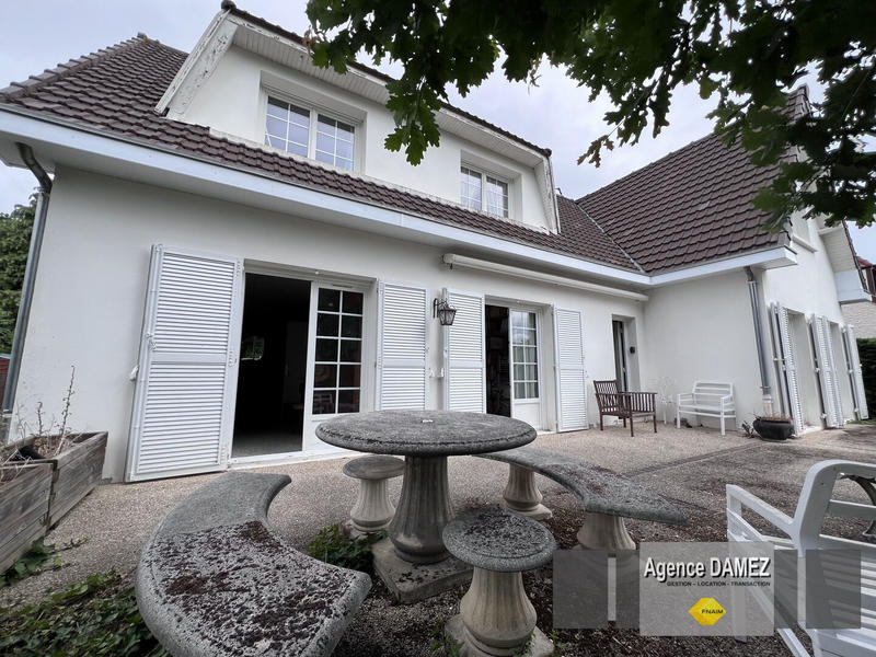 Maison - 200 m² - 8 pièces