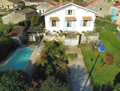 Maison - 199 m² - 7 pièces