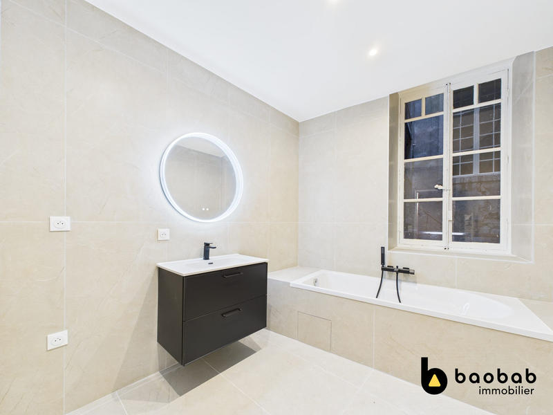 Appartement - 238 m² - 6 pièces