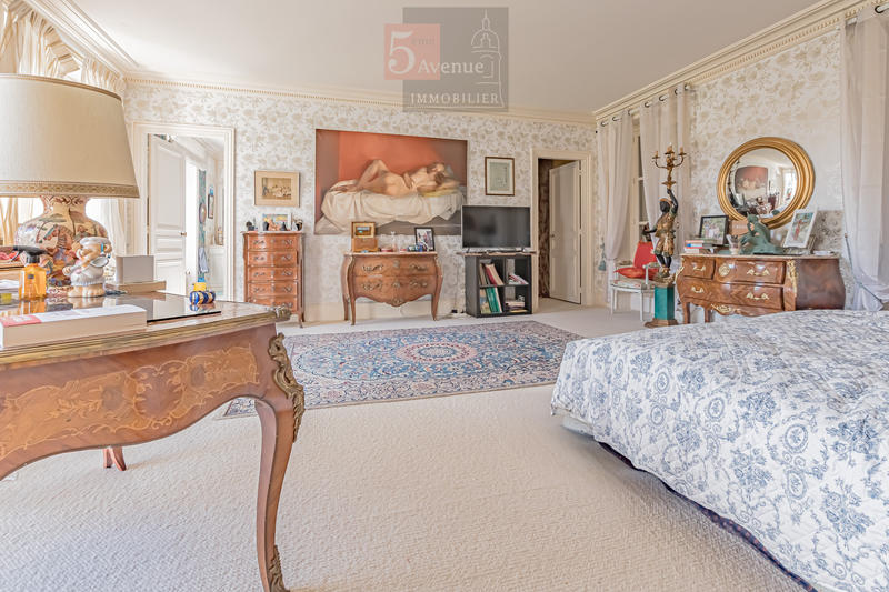 Maison - 430 m² - 11 pièces