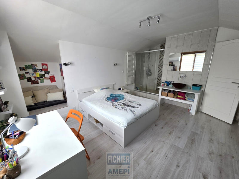 Maison - 210 m² - 8 pièces