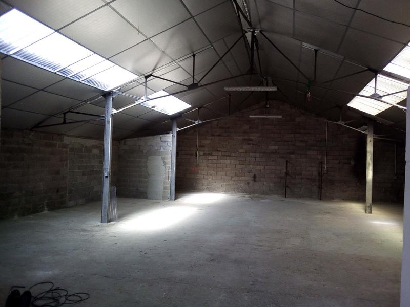 Entrepôt - 220 m²
