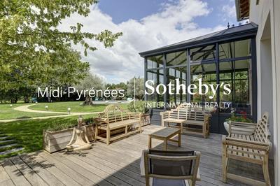 Maison - 542 m² - 15 pièces